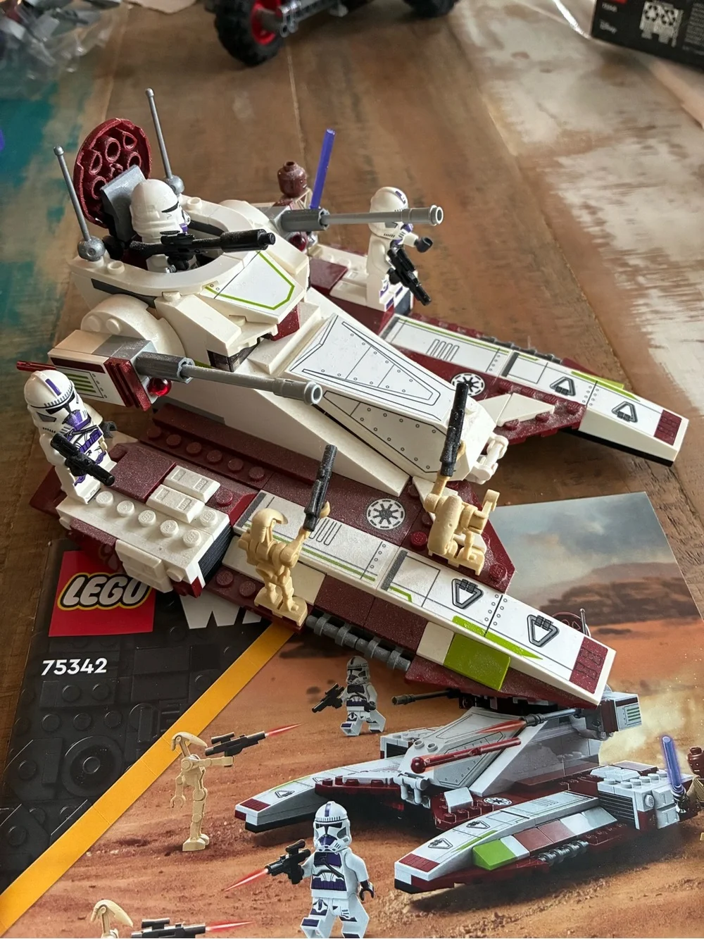 CompleteLEGO Star Wars: Republic Fighter Tank (75342) 6 MINIFIGURES; MACE WINDU